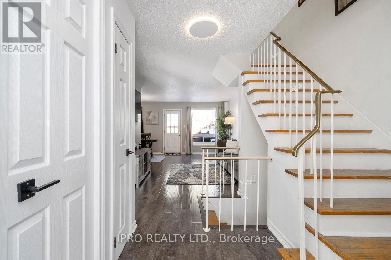 44 VILLAGE COURT Image 3