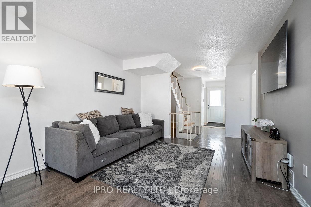 44 VILLAGE COURT Image 6