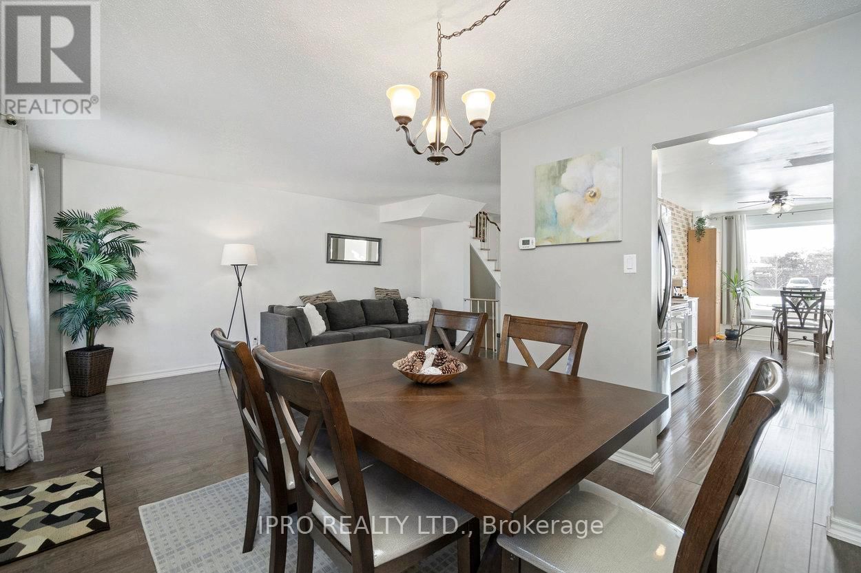 44 VILLAGE COURT Image 8
