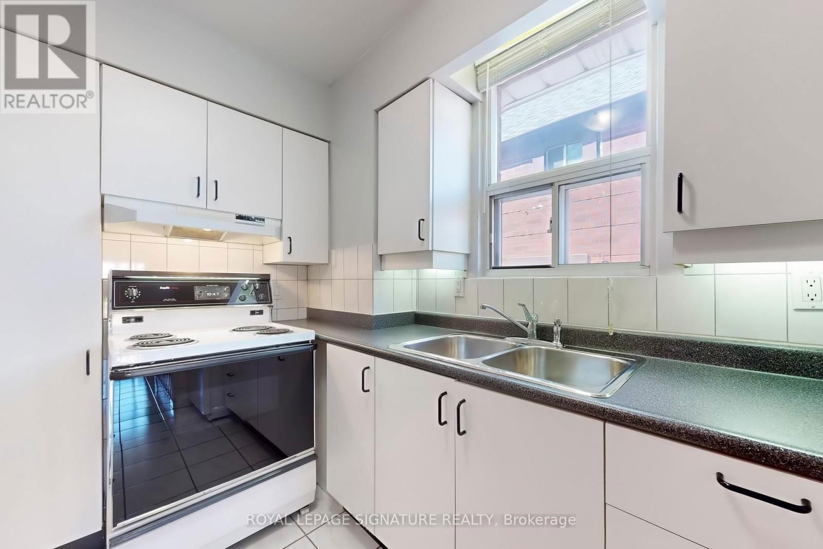 12 ROWNTREE AVENUE Image 10