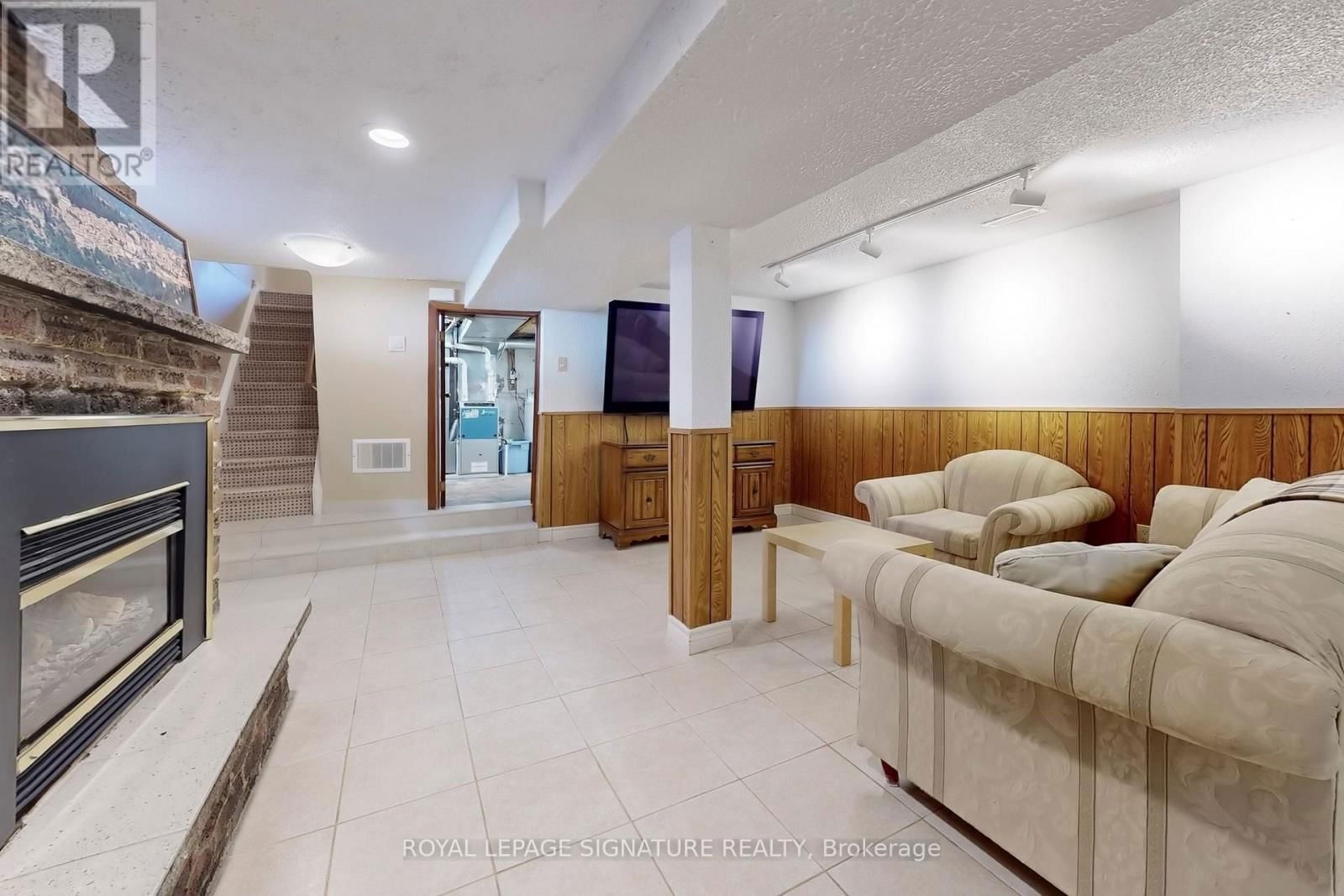 12 ROWNTREE AVENUE Image 20