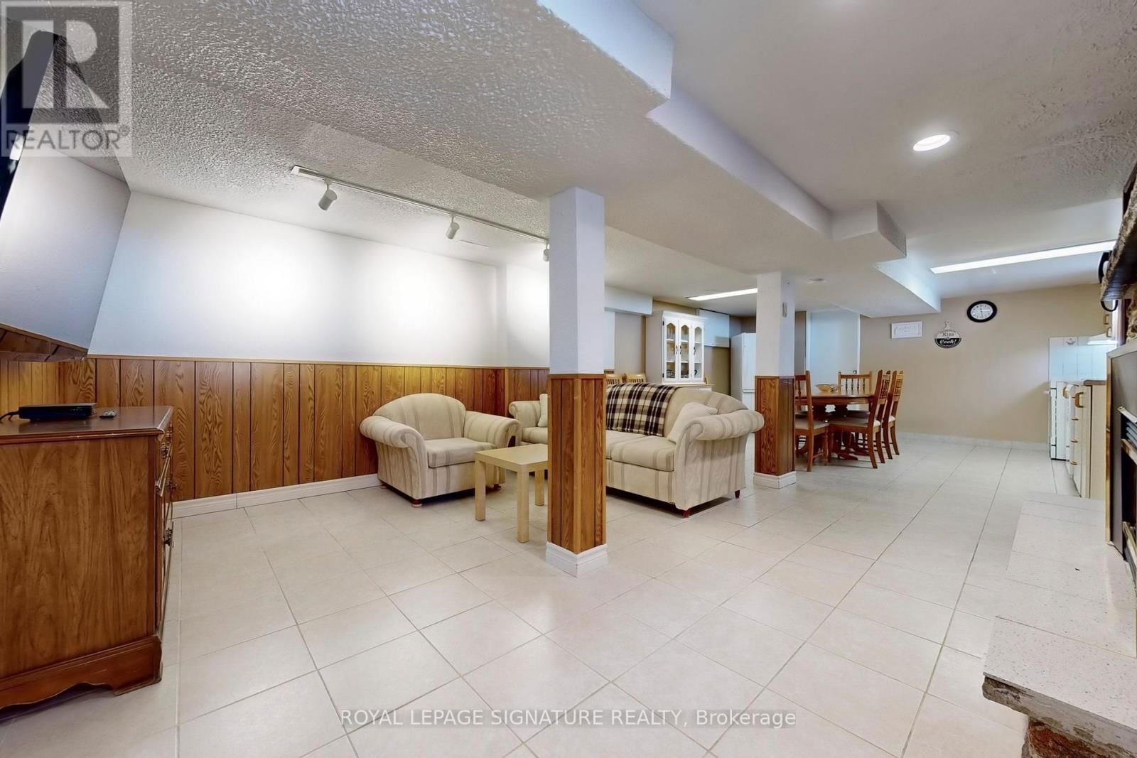 12 ROWNTREE AVENUE Image 21