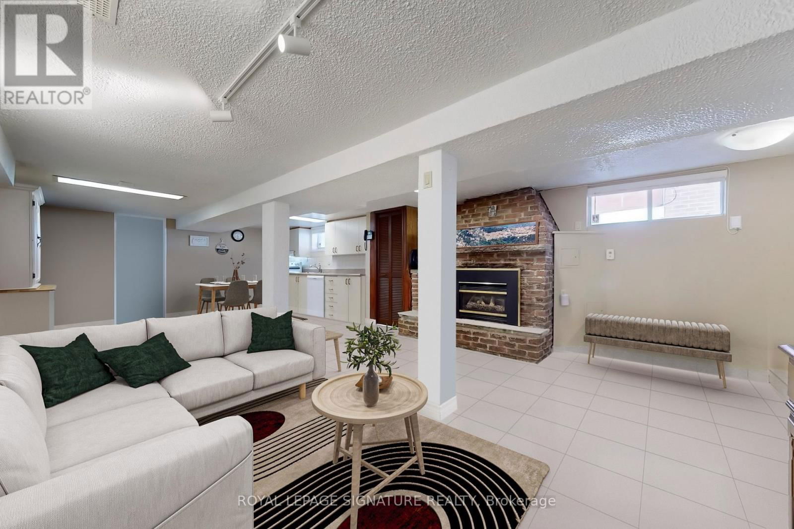 12 ROWNTREE AVENUE Image 22