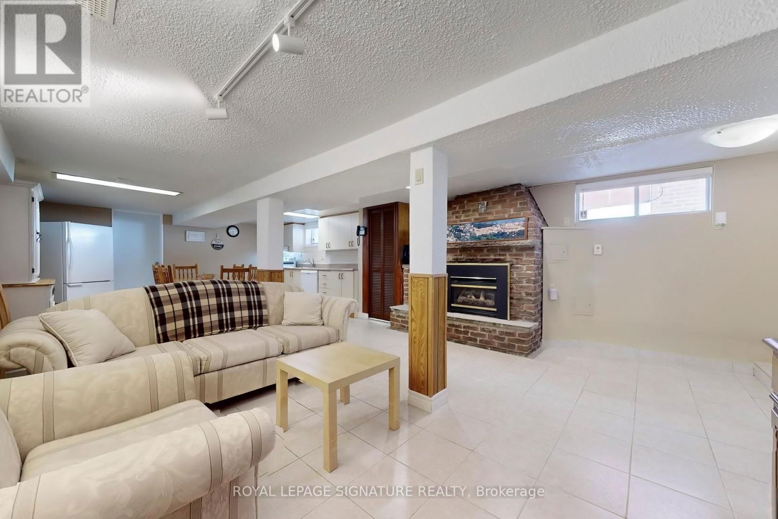 12 ROWNTREE AVENUE Image 23