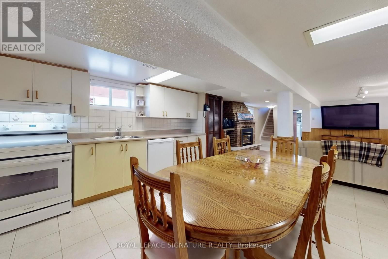 12 ROWNTREE AVENUE Image 26