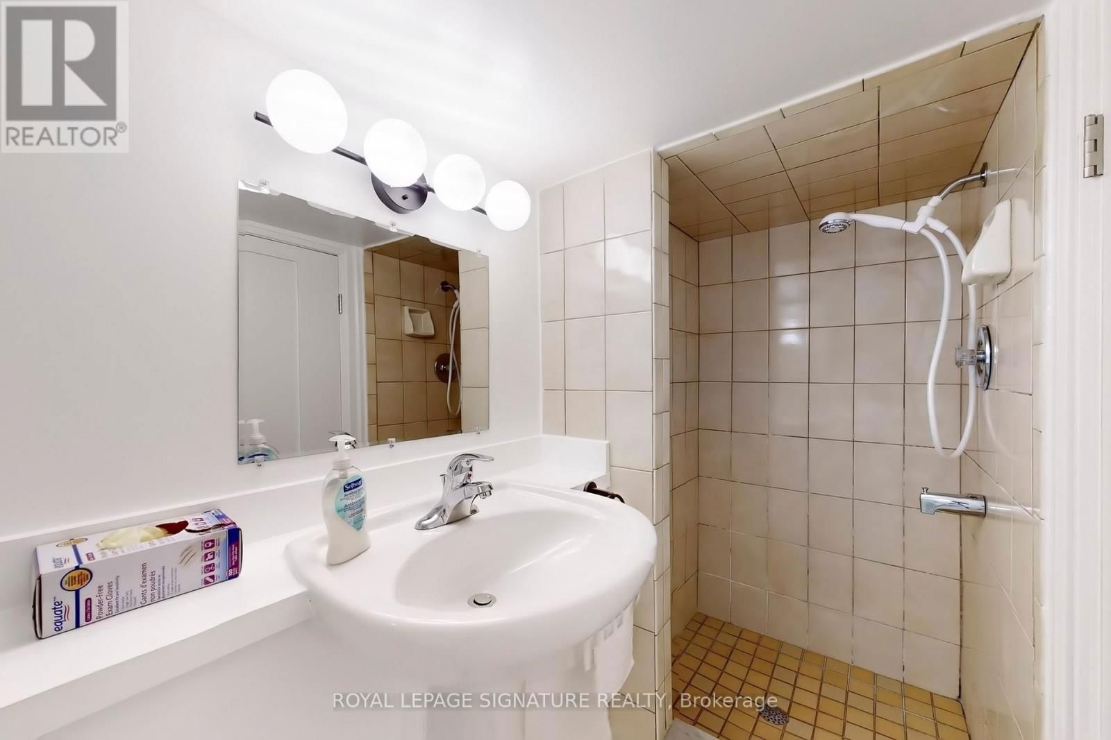 12 ROWNTREE AVENUE Image 27