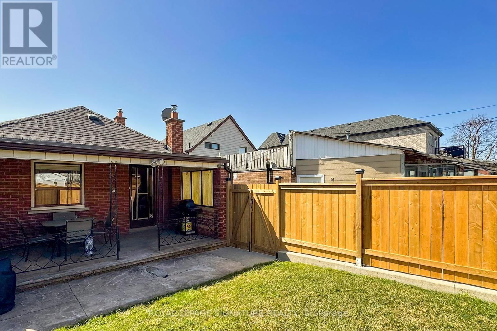 12 ROWNTREE AVENUE Image 30