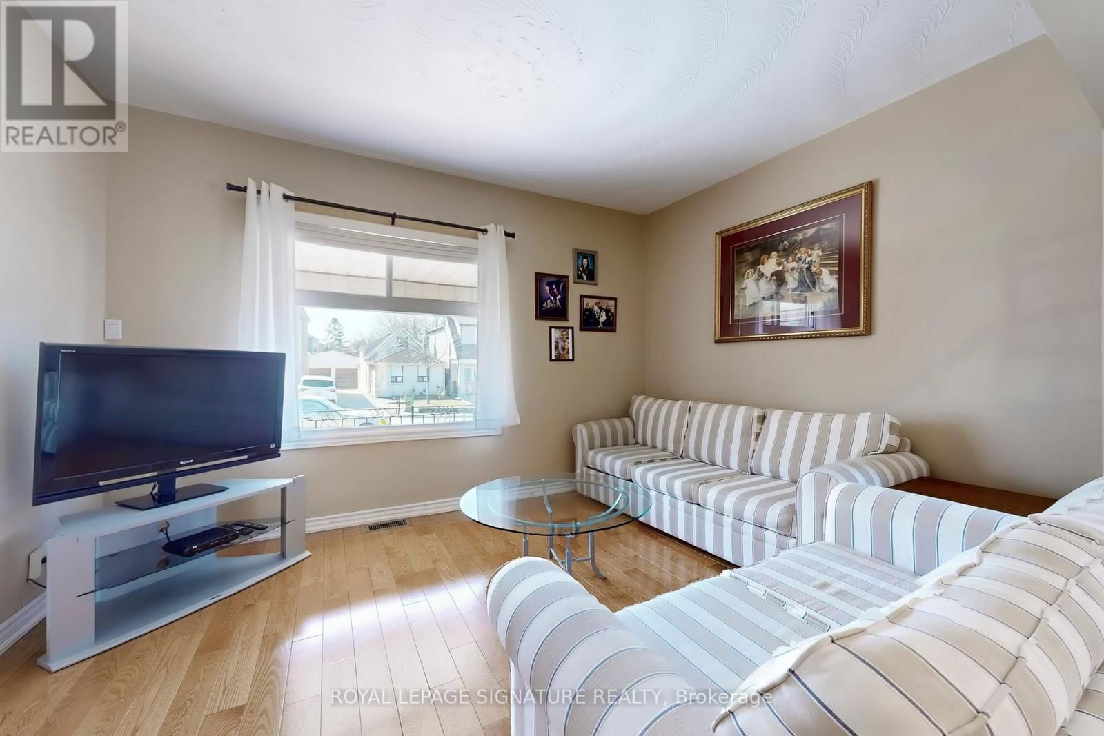 12 ROWNTREE AVENUE Image 6