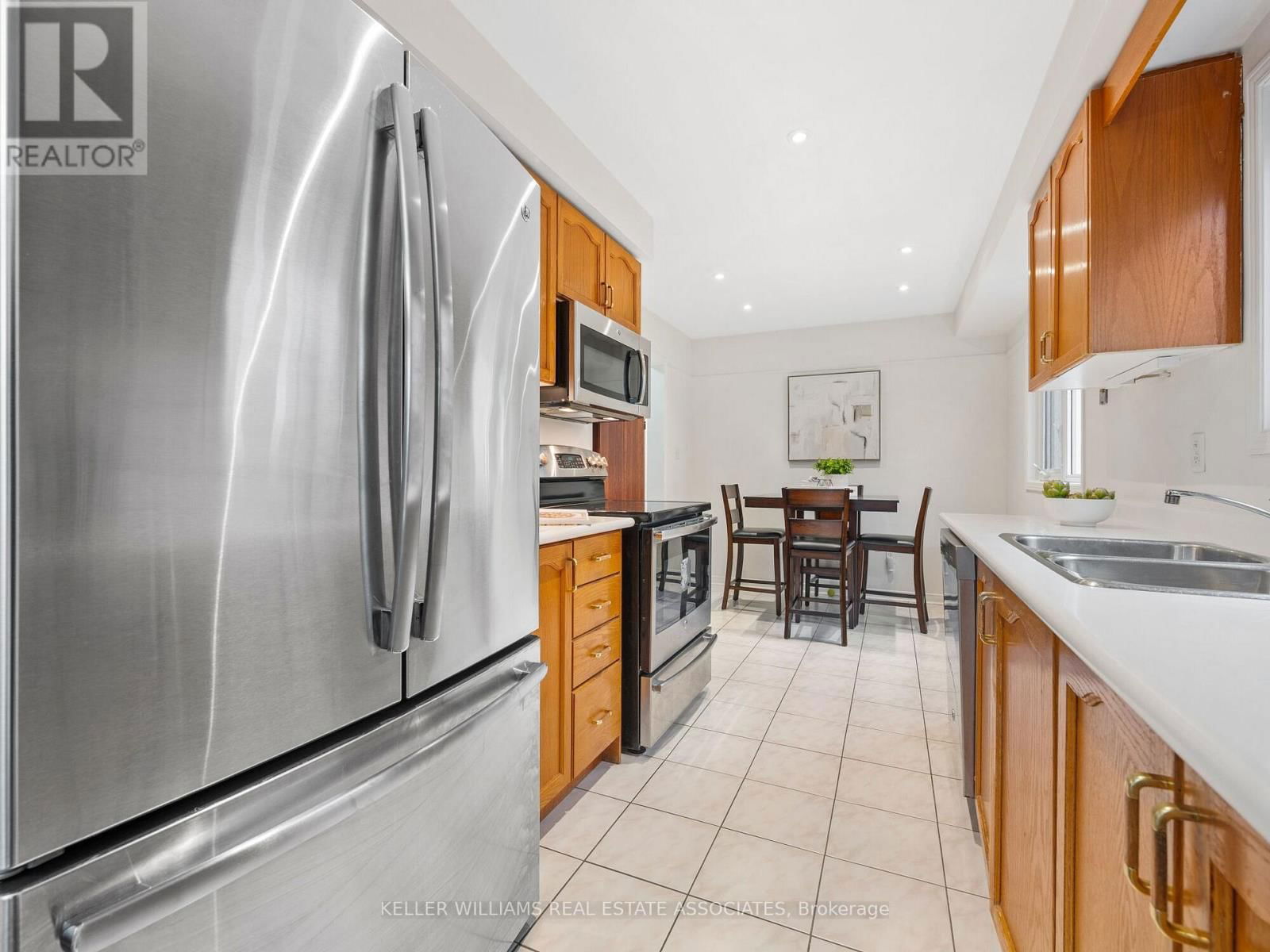 144 GENESEE DRIVE Image 10
