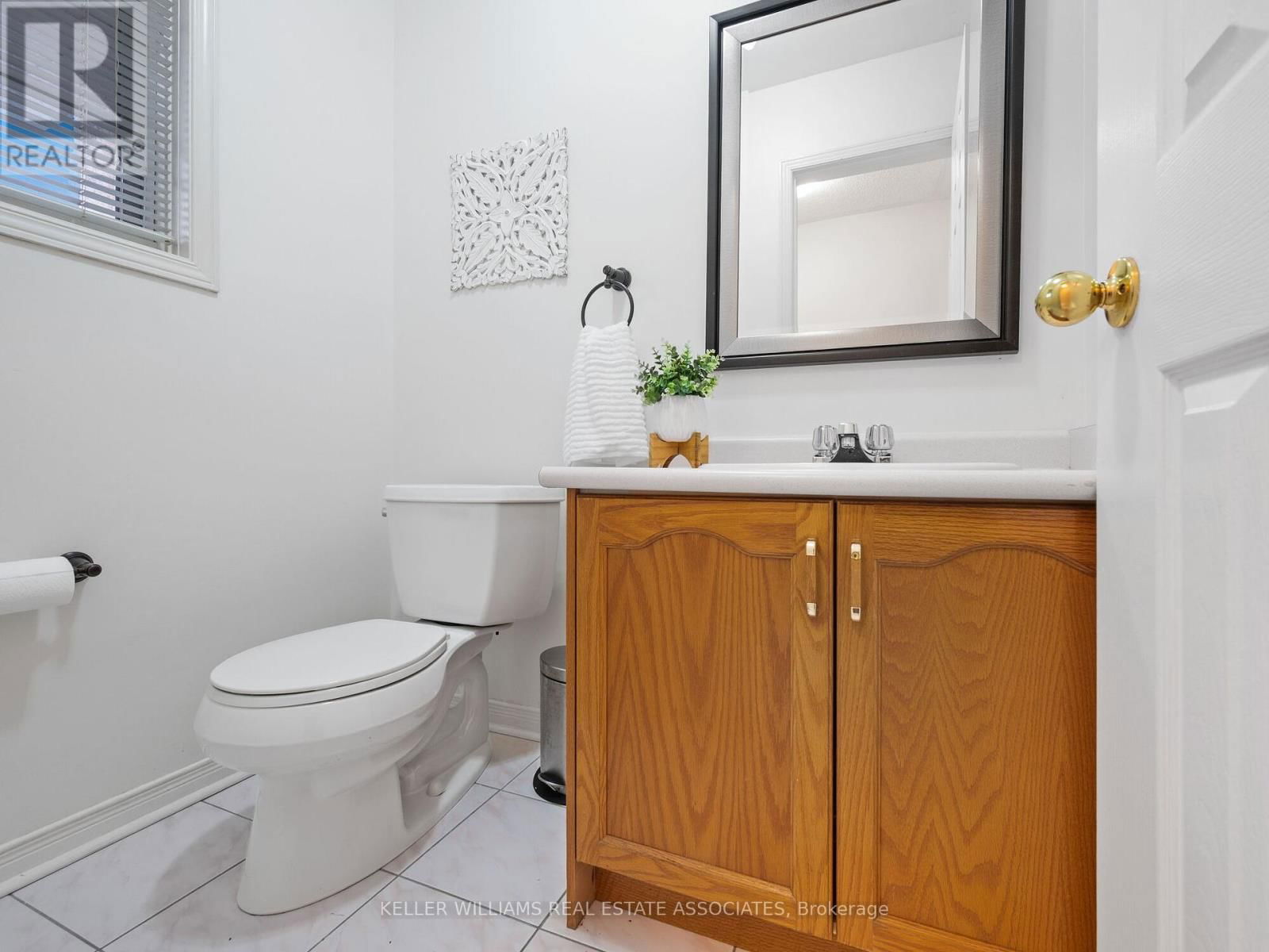 144 GENESEE DRIVE Image 12