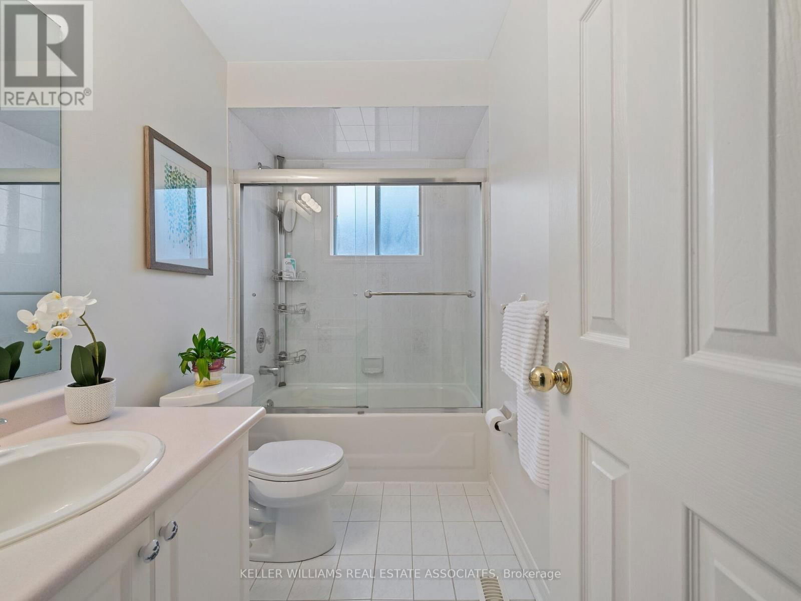 144 GENESEE DRIVE Image 19