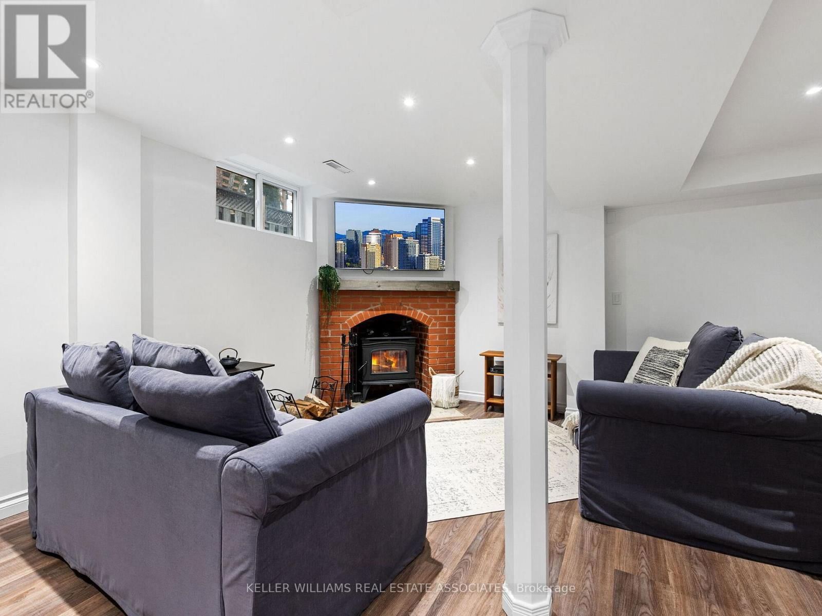 144 GENESEE DRIVE Image 23