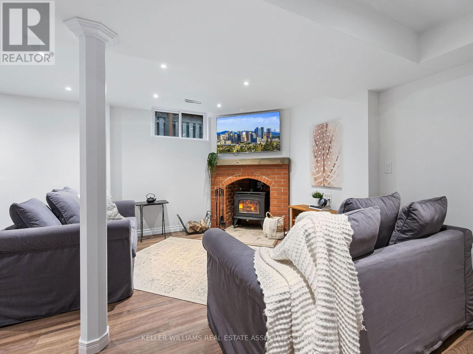 144 GENESEE DRIVE Image 25
