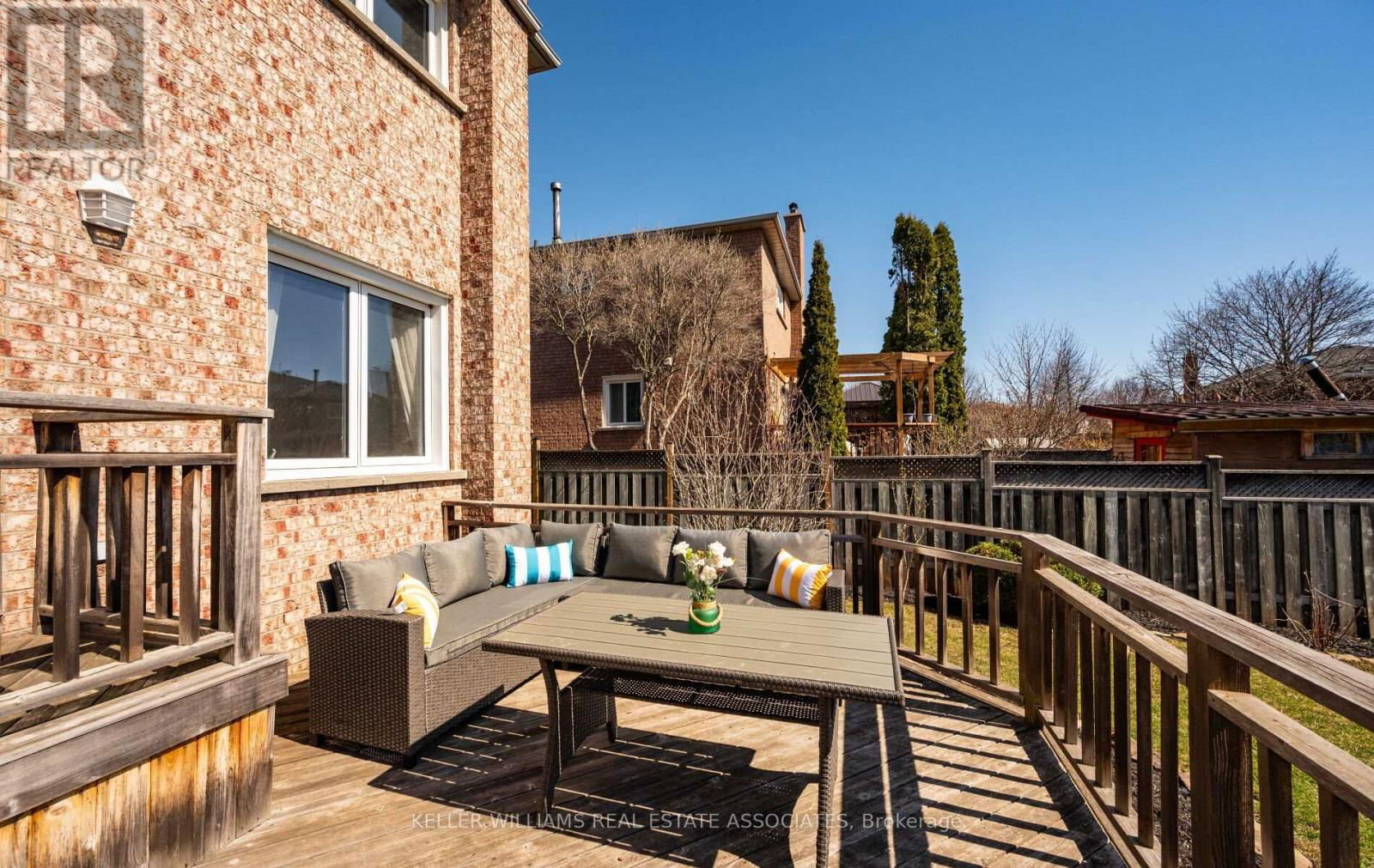 144 GENESEE DRIVE Image 35
