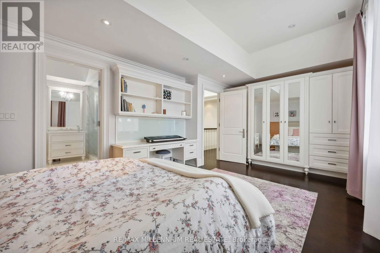 55 BURROWS AVENUE Image 32