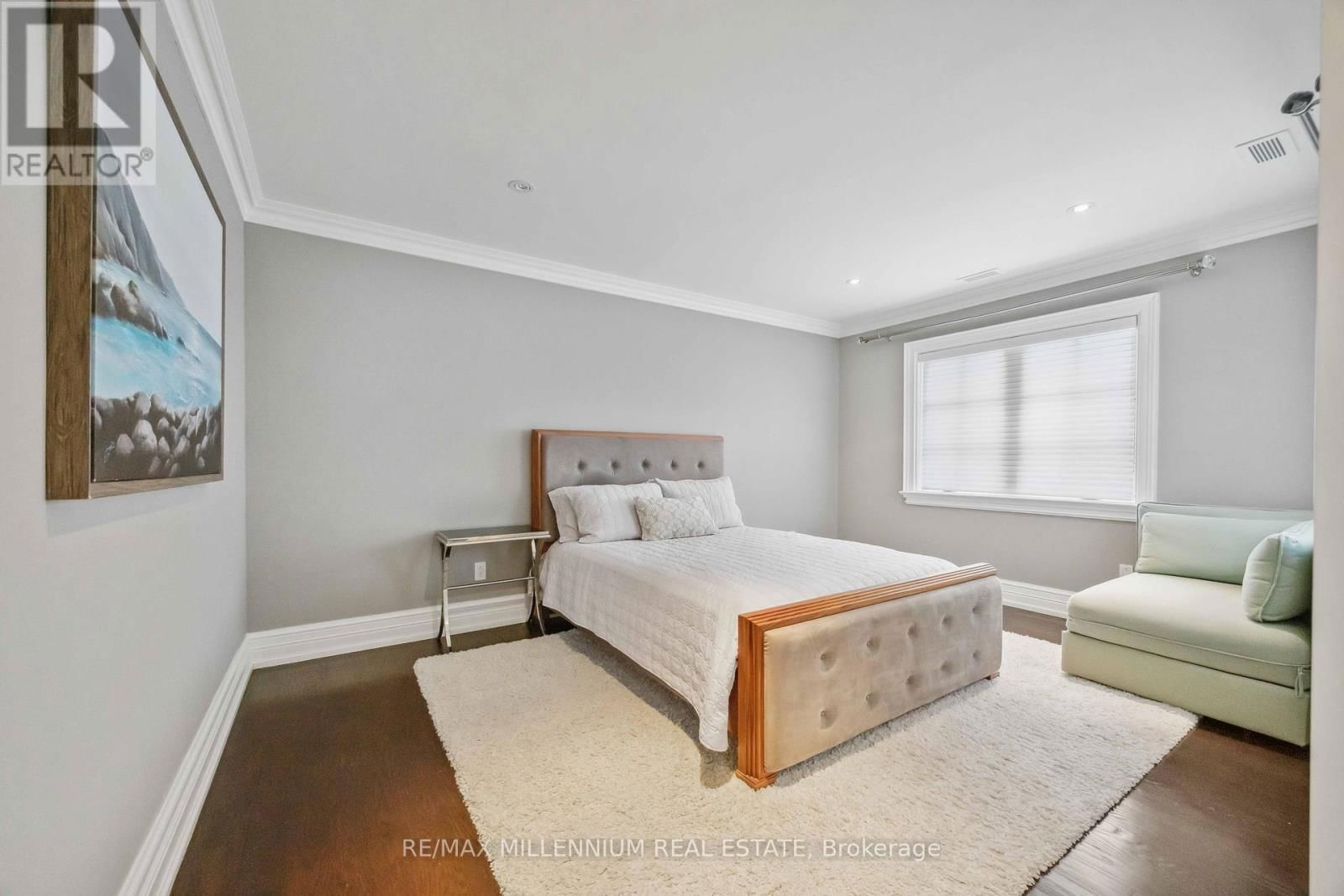 55 BURROWS AVENUE Image 33