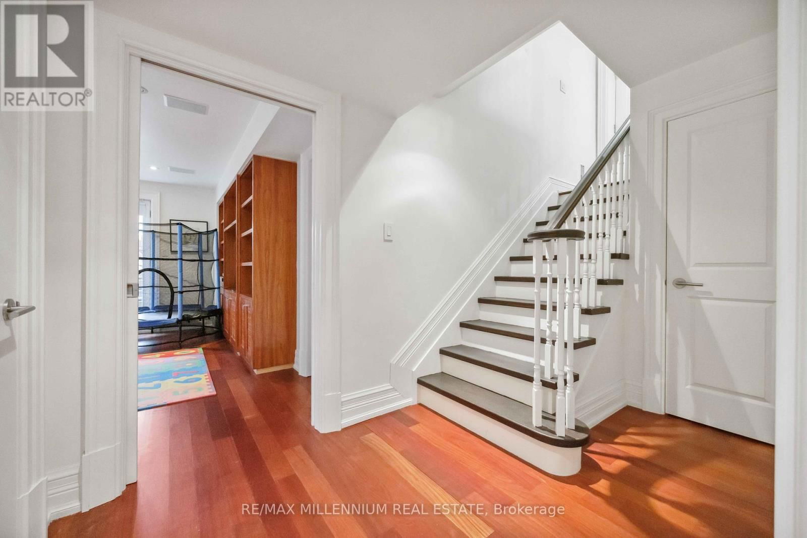 55 BURROWS AVENUE Image 38