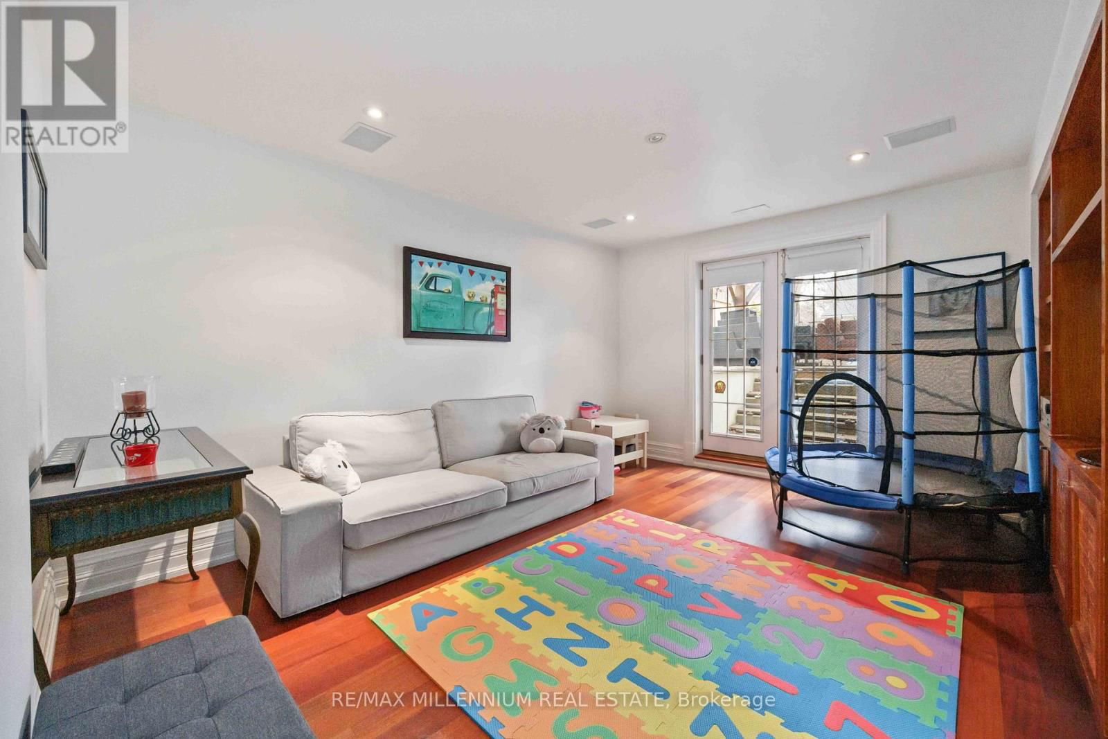 55 BURROWS AVENUE Image 39