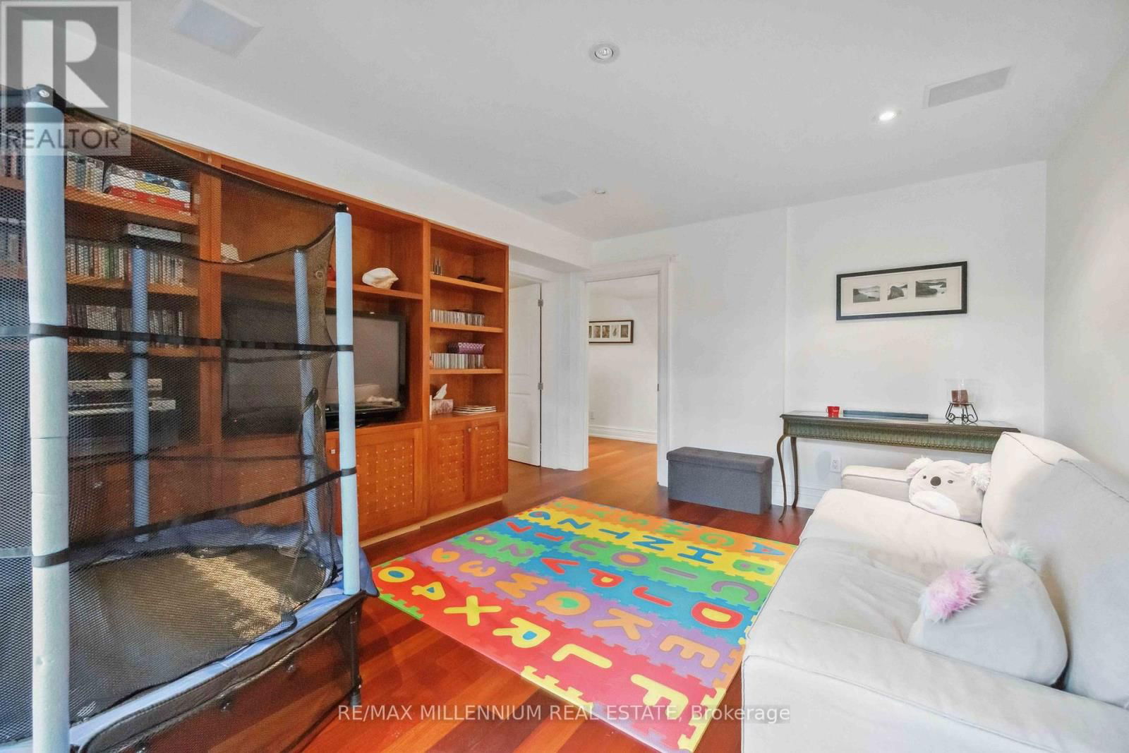 55 BURROWS AVENUE Image 40
