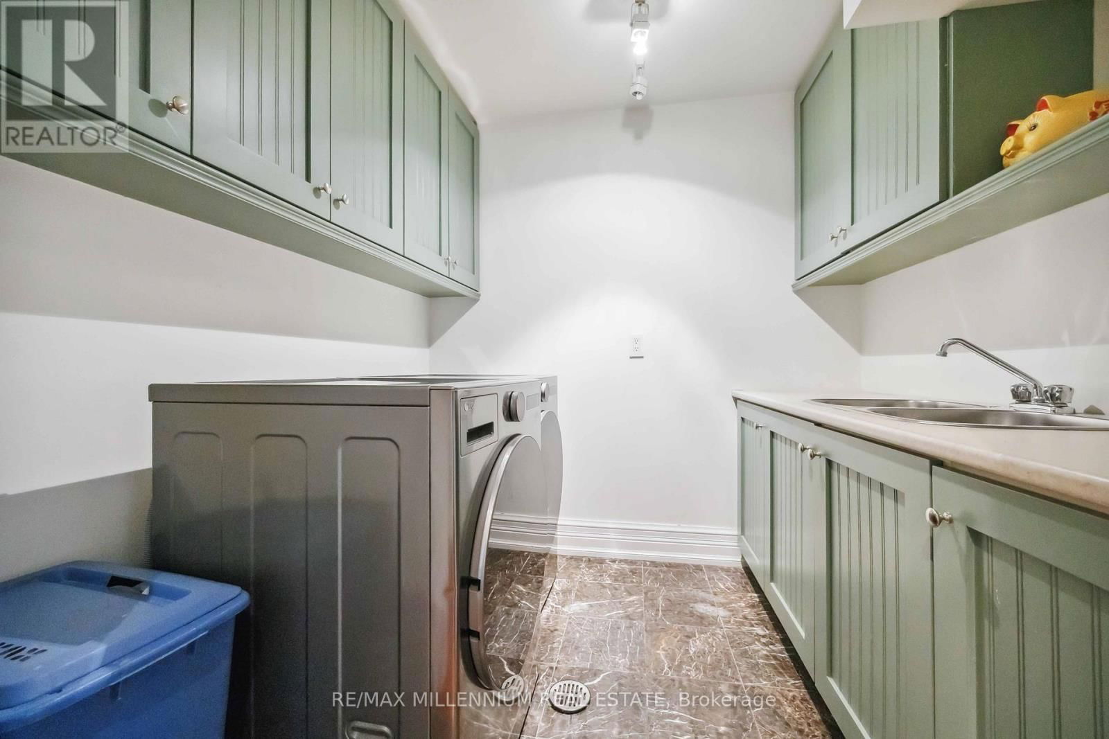 55 BURROWS AVENUE Image 44