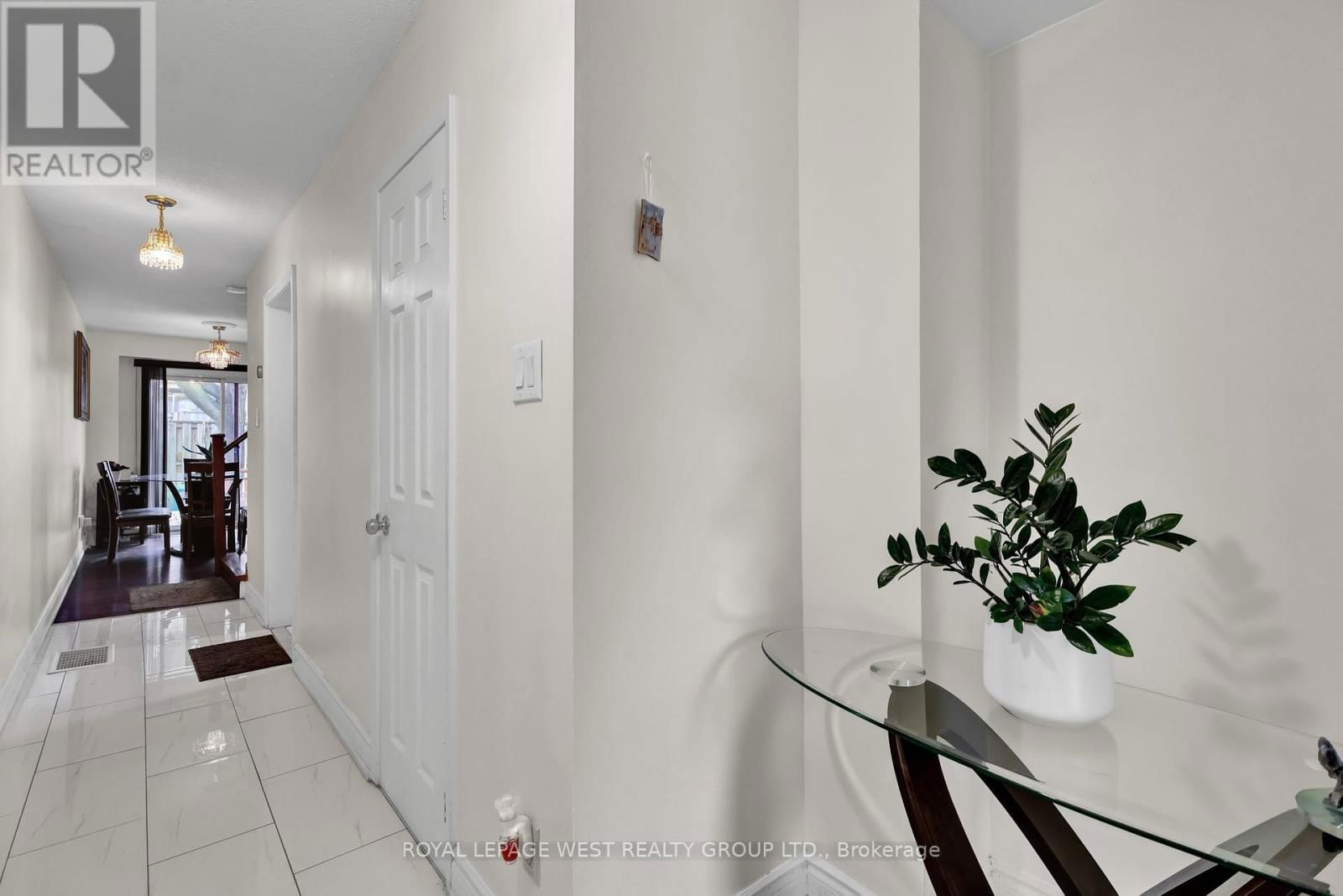 91 - 91 FOSTER CRESCENT Image 4