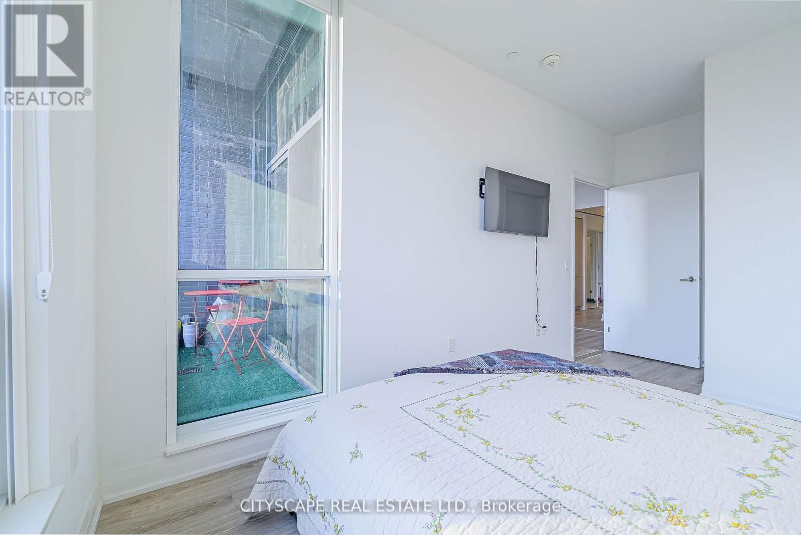 304 - 10 GIBBS ROAD Image 22