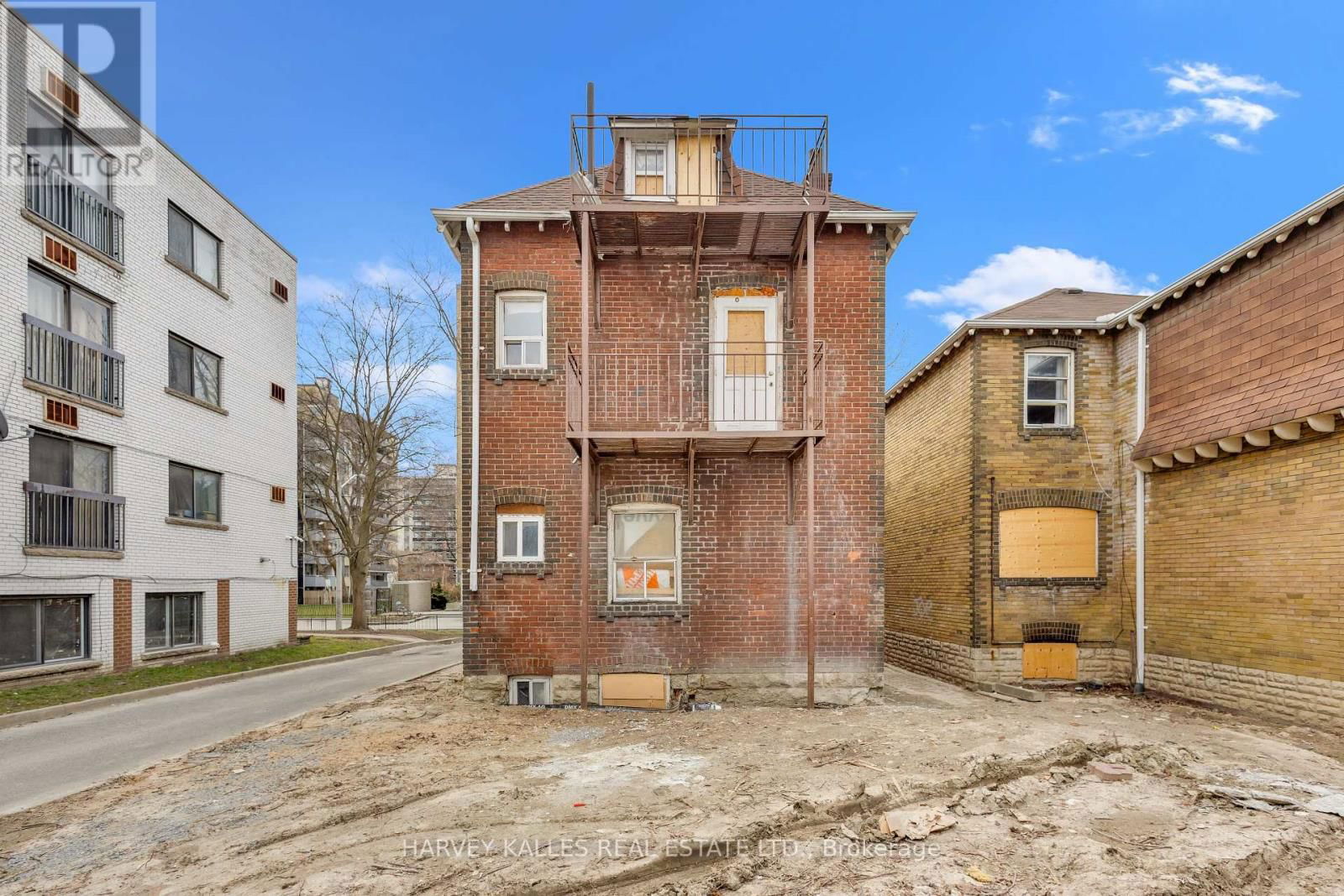 4 LAXTON AVENUE Image 13