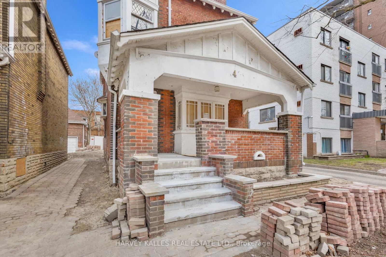 4 LAXTON AVENUE Image 17