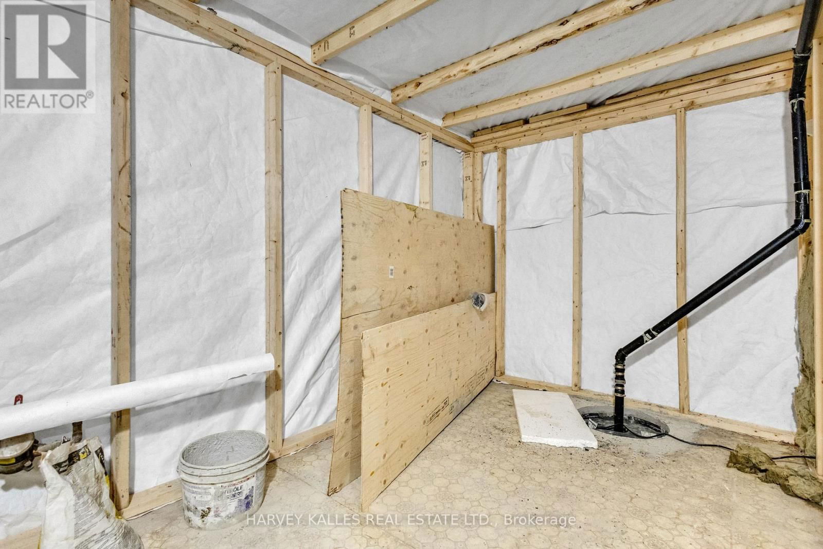 4 LAXTON AVENUE Image 31