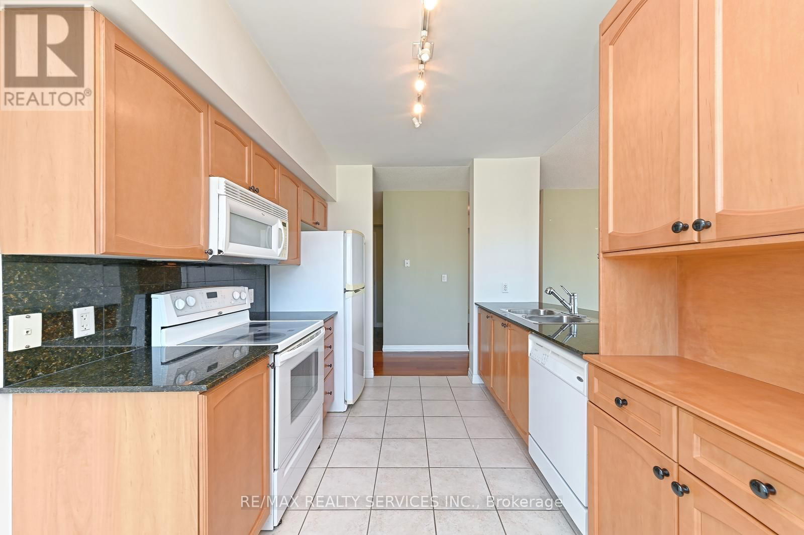 Suite 1309 - 38 FONTENAY COURT Image 10