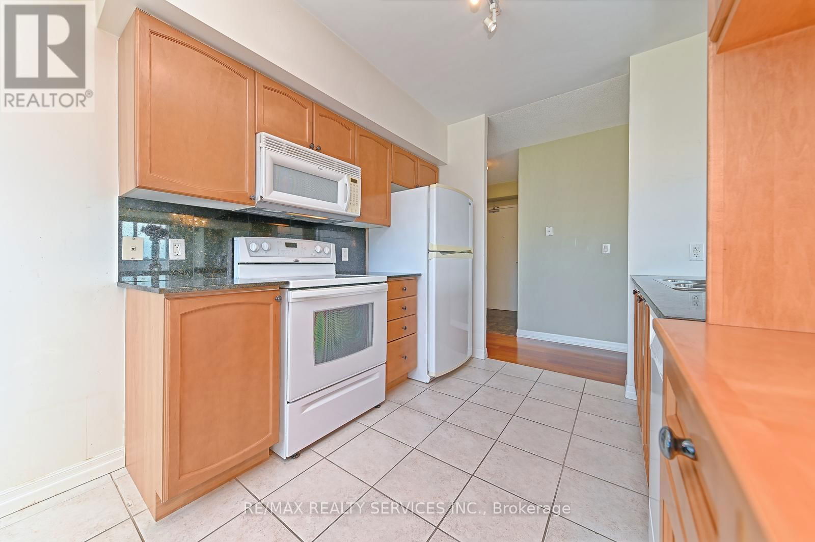 Suite 1309 - 38 FONTENAY COURT Image 13