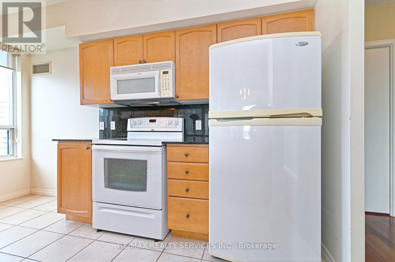Suite 1309 - 38 FONTENAY COURT Image 14