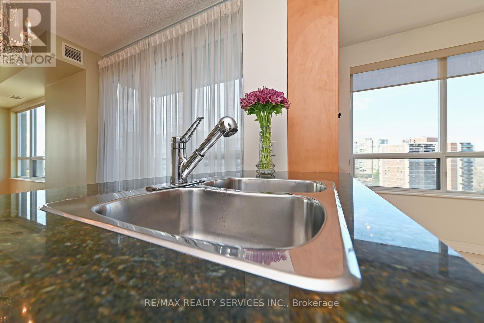 Suite 1309 - 38 FONTENAY COURT Image 17