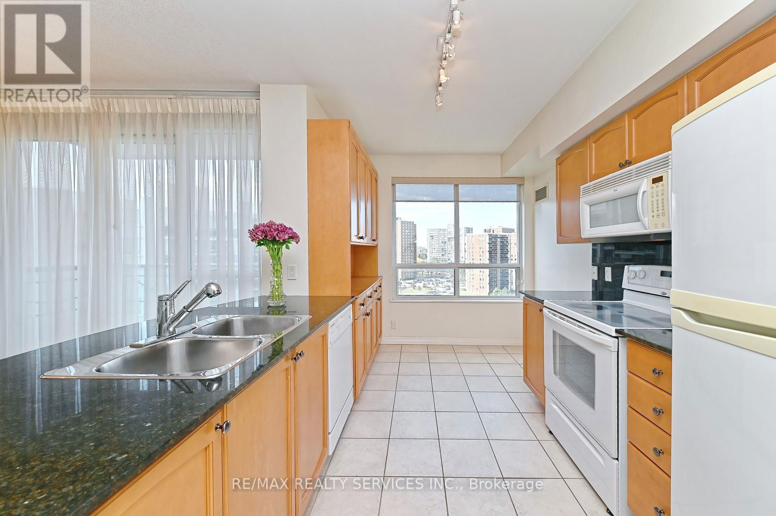 Suite 1309 - 38 FONTENAY COURT Image 6