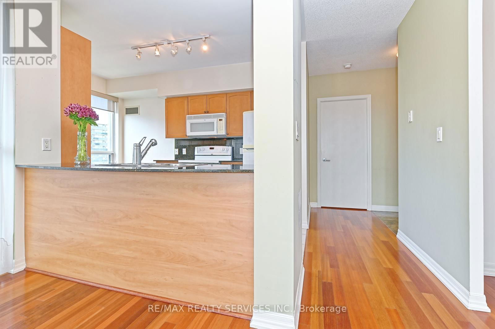 Suite 1309 - 38 FONTENAY COURT Image 8