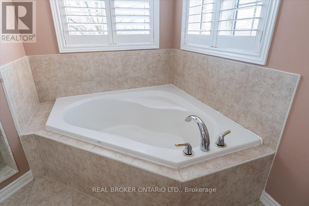 60 GARRISON SQUARE Image 11