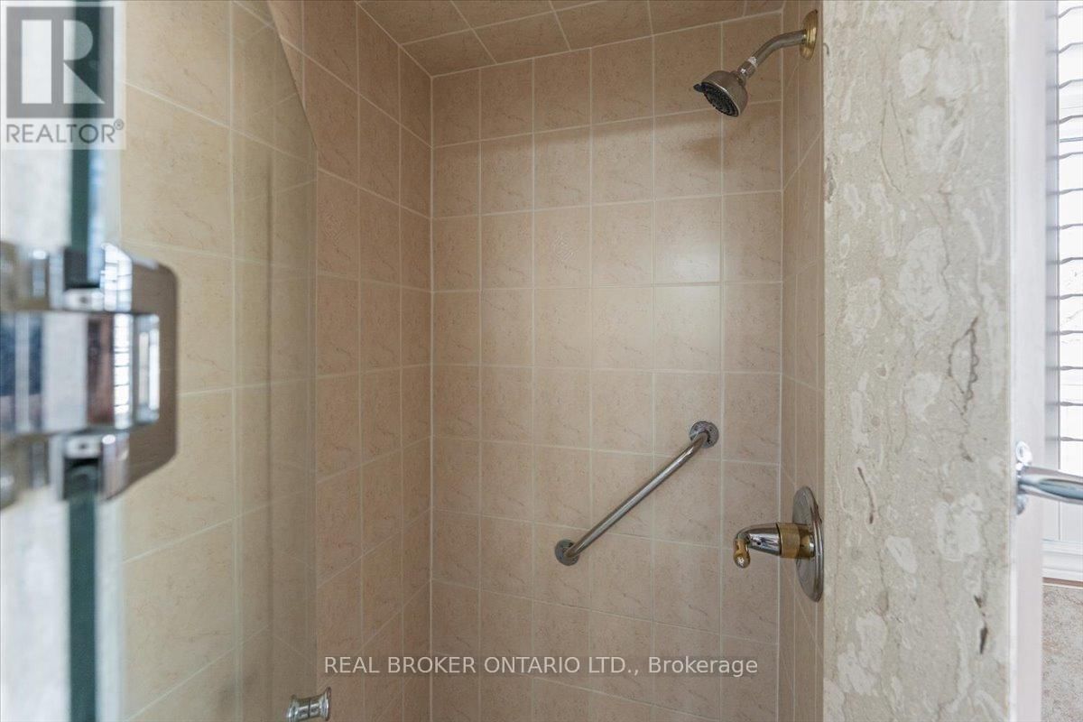 60 GARRISON SQUARE Image 12