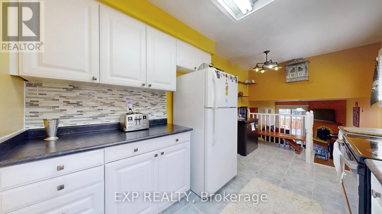 Upper Unit - 6917 BILBAO LANE Image 23