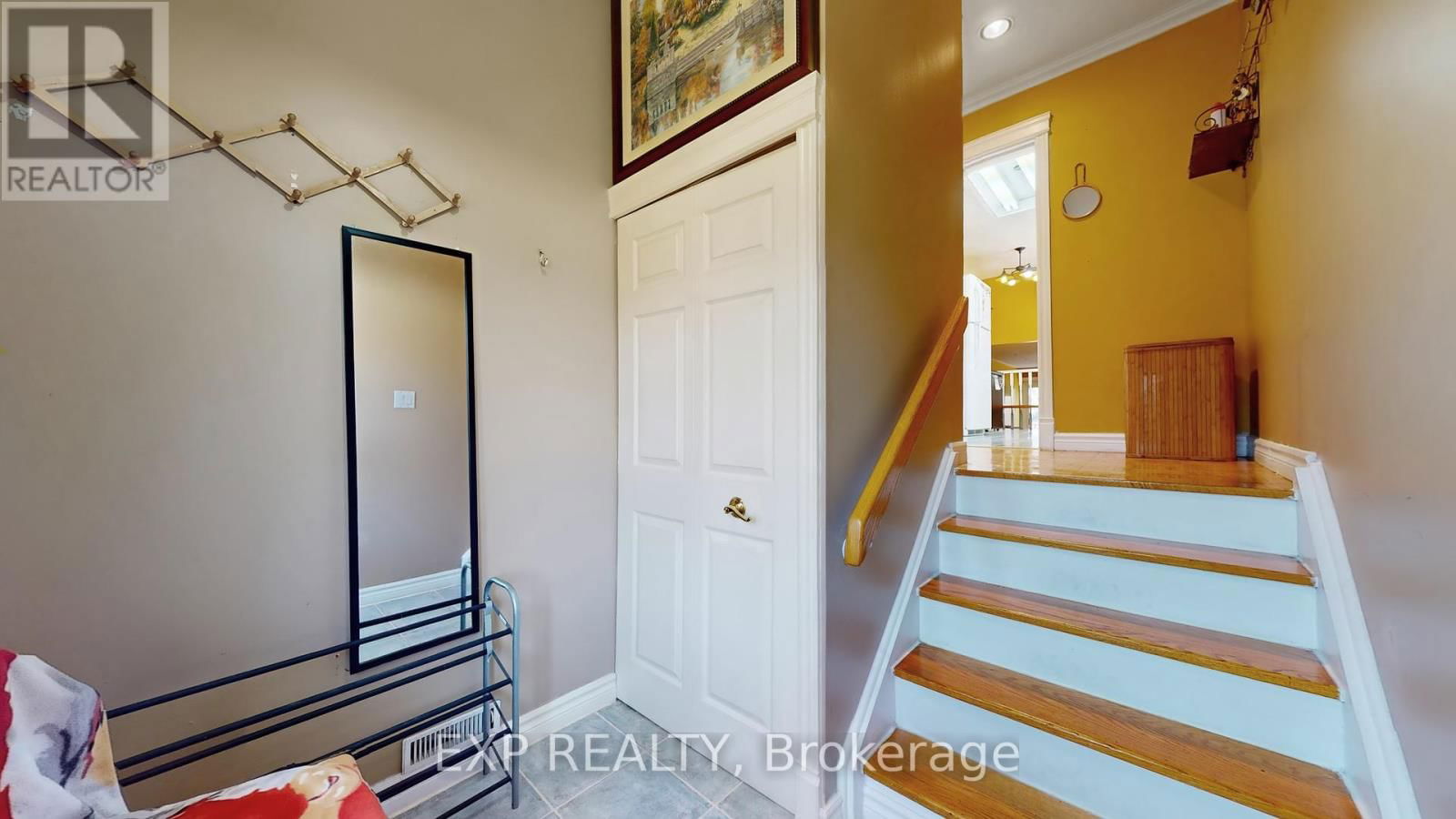 Upper Unit - 6917 BILBAO LANE Image 4