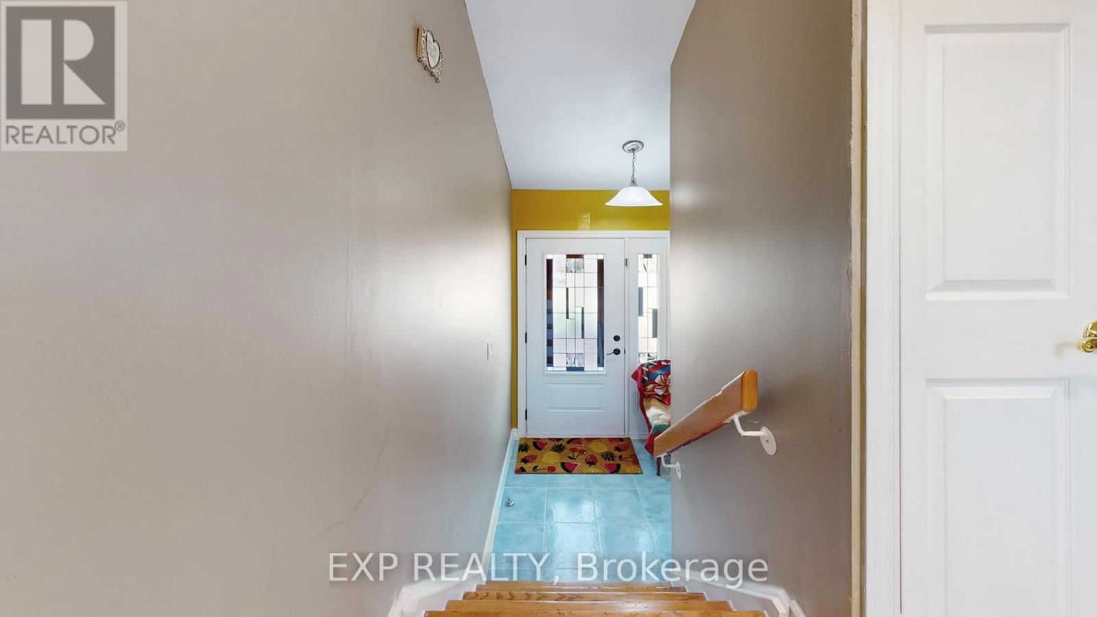 Upper Unit - 6917 BILBAO LANE Image 5