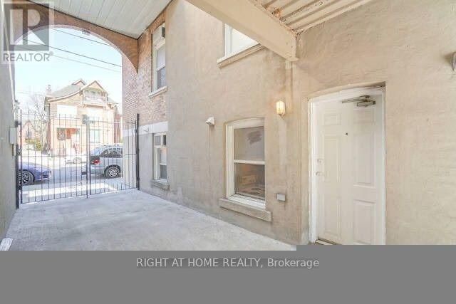 4 - 140 COWAN AVENUE Image 12