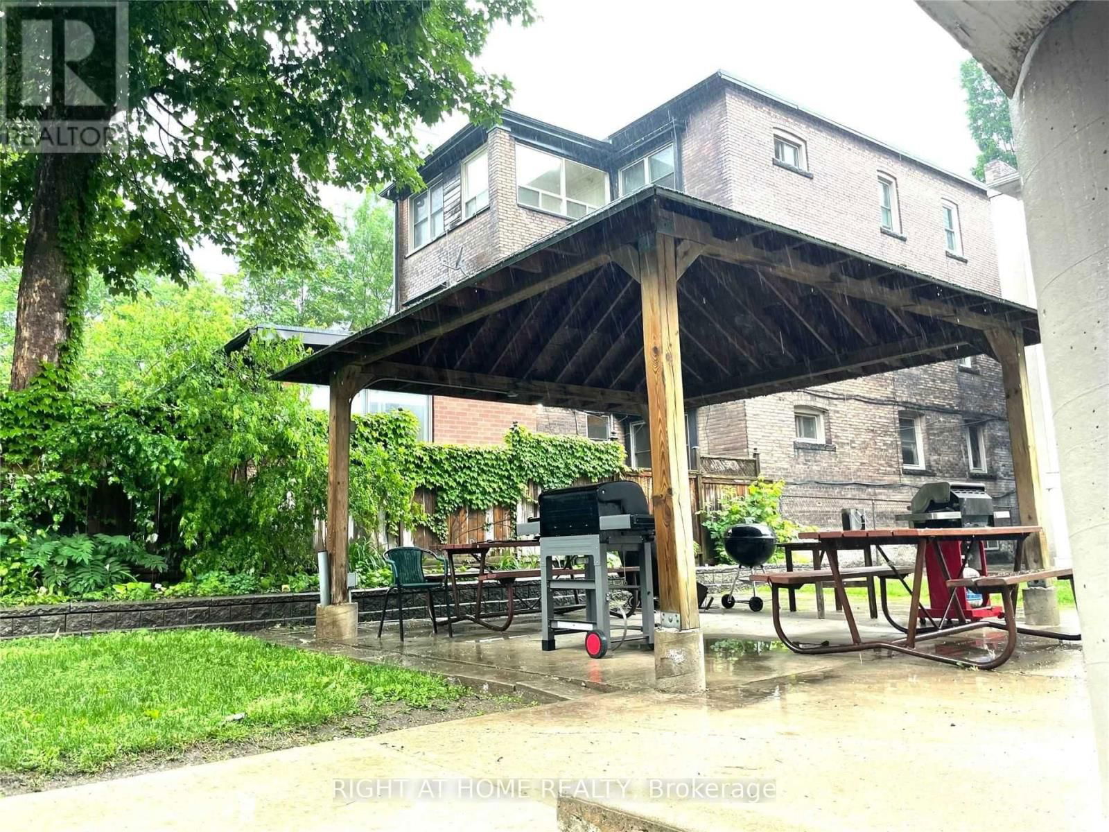 4 - 140 COWAN AVENUE Image 13