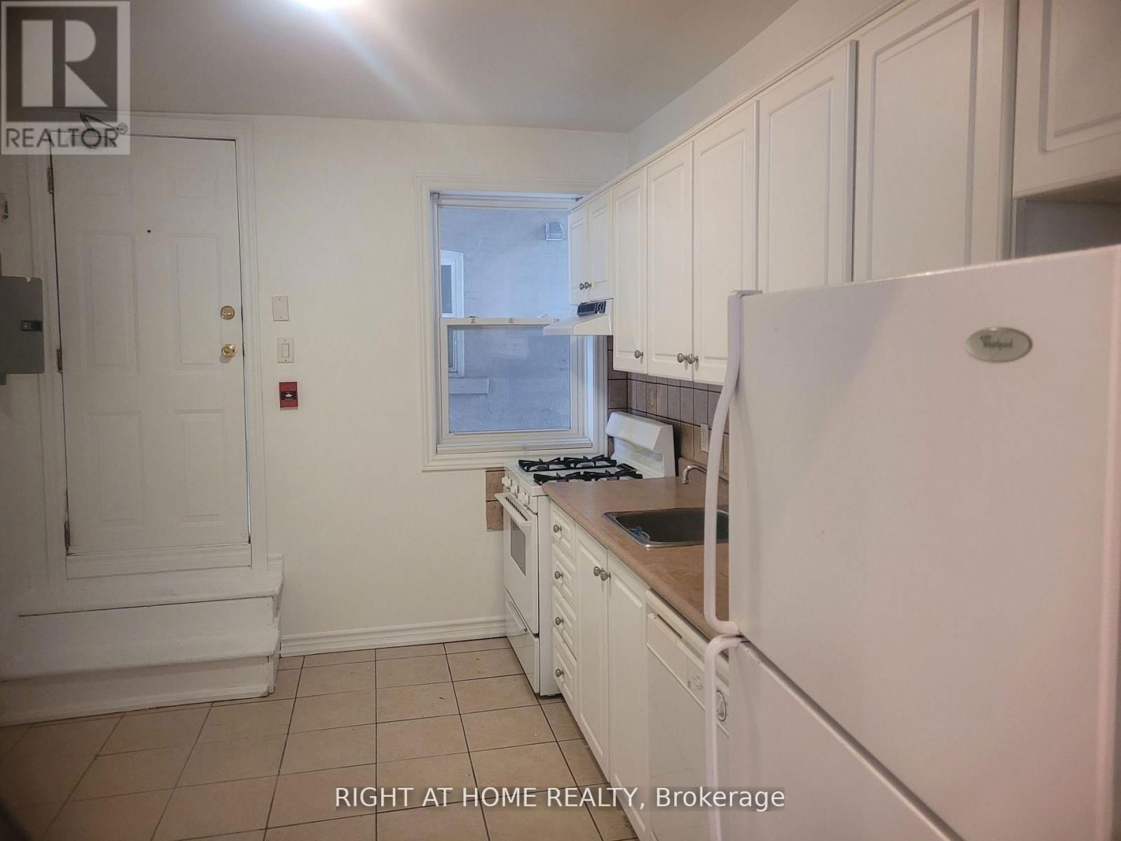 4 - 140 COWAN AVENUE Image 8