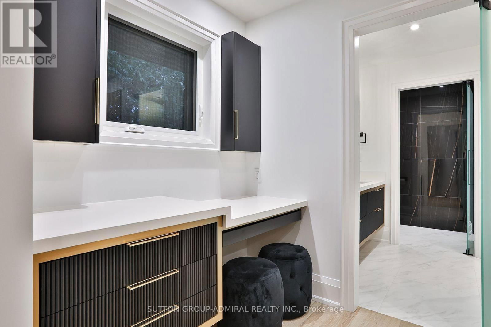 5 CRANLEIGH COURT Image 22