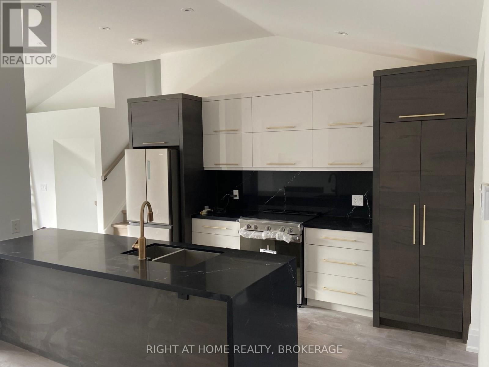 Main Unit - 22 NORFOLK AVENUE Image 2