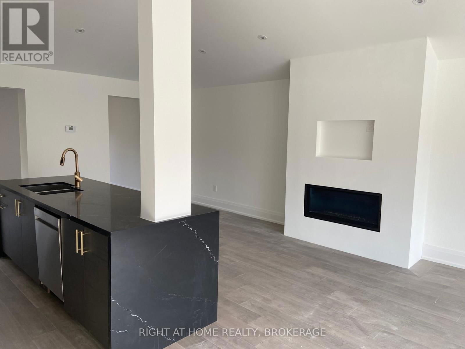 Main Unit - 22 NORFOLK AVENUE Image 3