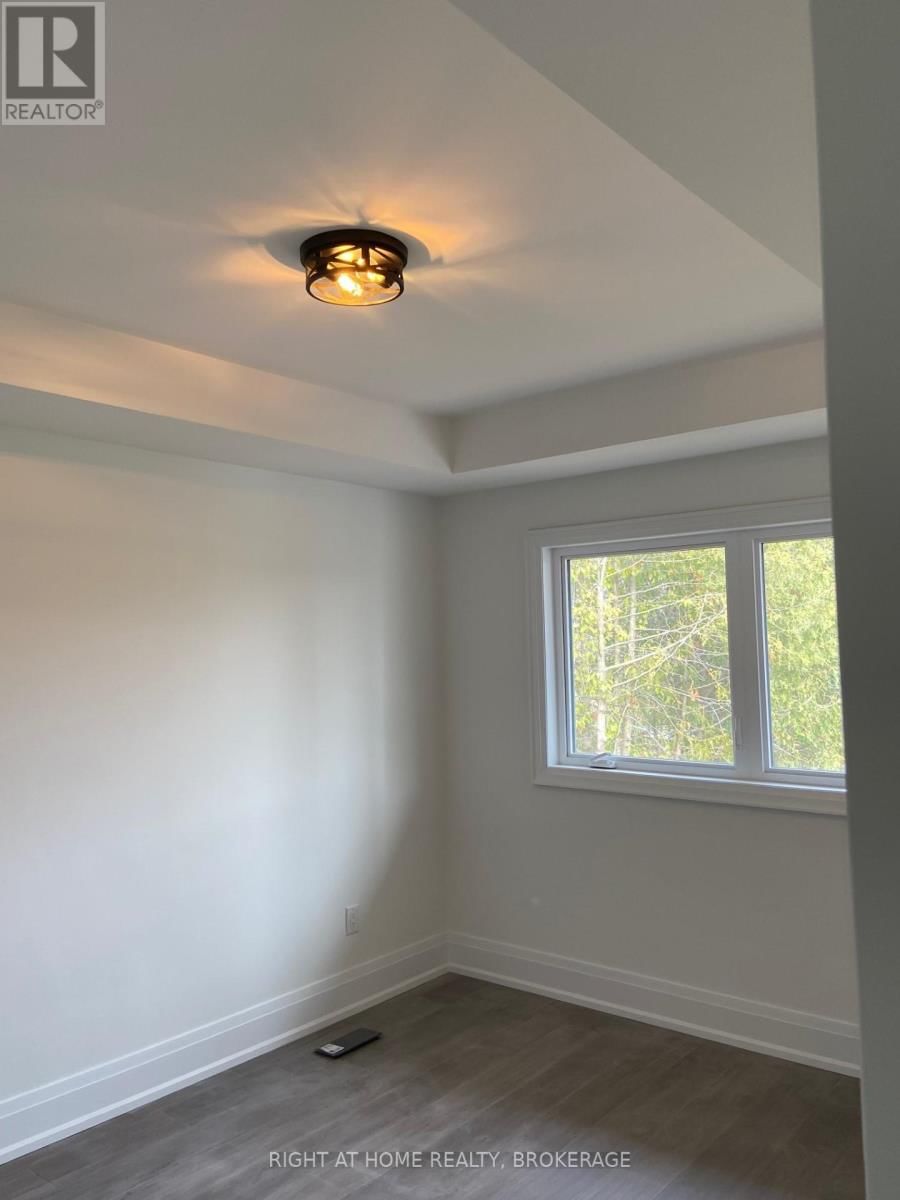 Main Unit - 22 NORFOLK AVENUE Image 4