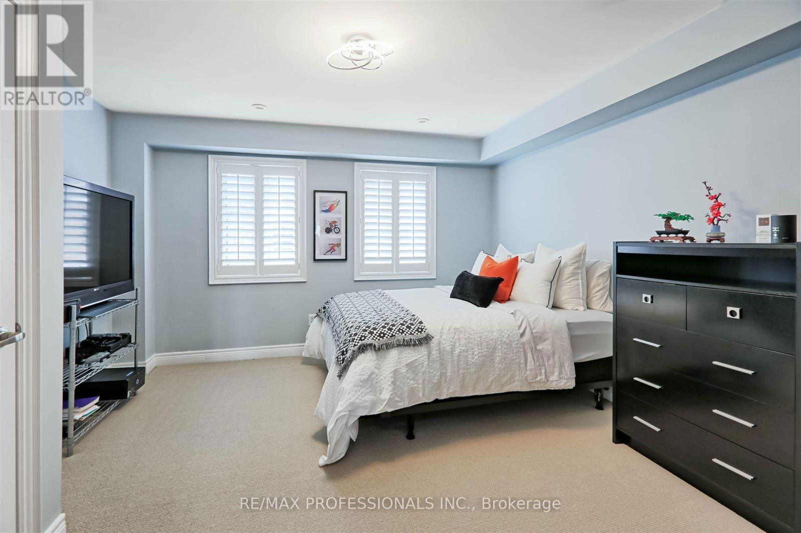 1854 BURNHAMTHORPE ROAD Image 35