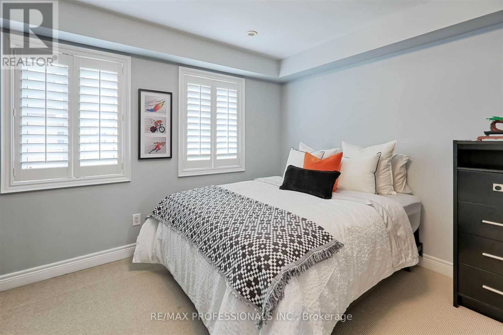 1854 BURNHAMTHORPE ROAD Image 36