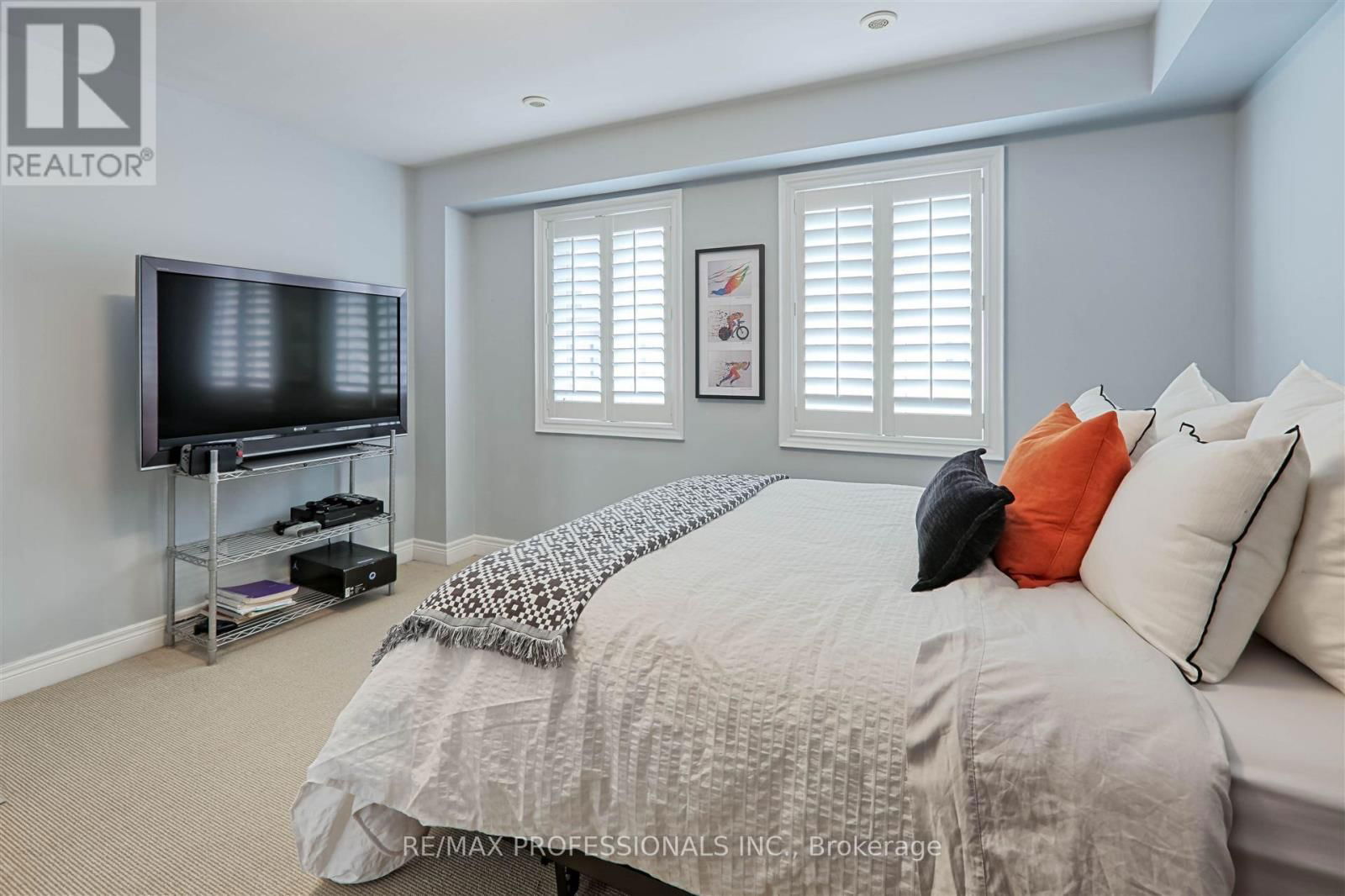 1854 BURNHAMTHORPE ROAD Image 37